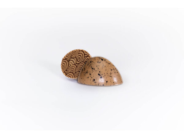 Dappled Caramel – Tonka Bean